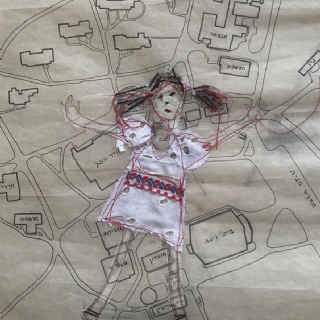 טופוגרפיה של ילדות/אני/בד ותפירה על מפת קיבוץ/2019